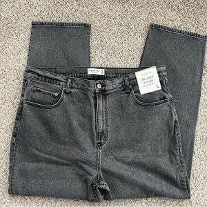 A&F Ultra High Rise Ankle Straight Jean